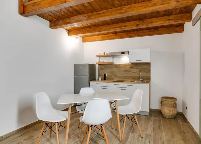 Castello della Zisa Modern Apartment with Balcony